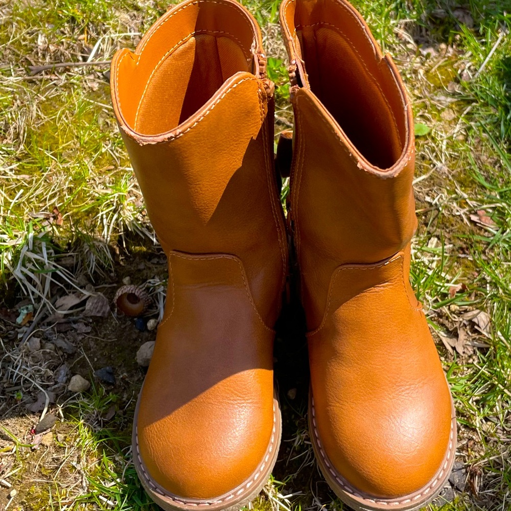 Girls boots